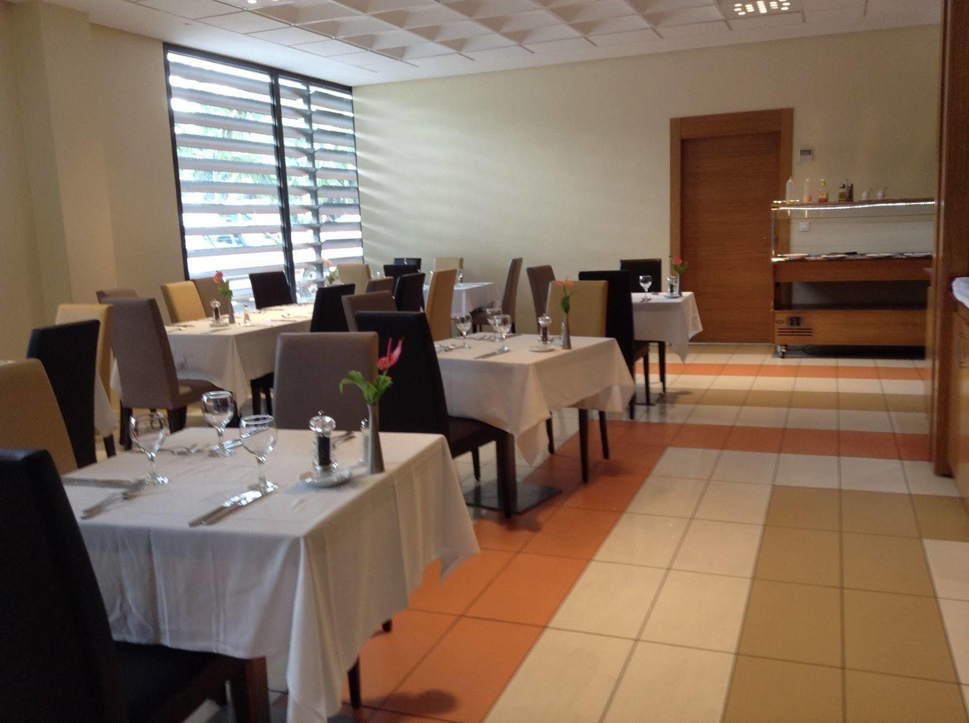 Palm Club Hotel Abidjan Exterior photo